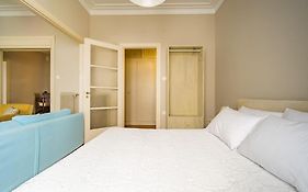 Emporikon Apartment Steps From Historic Center